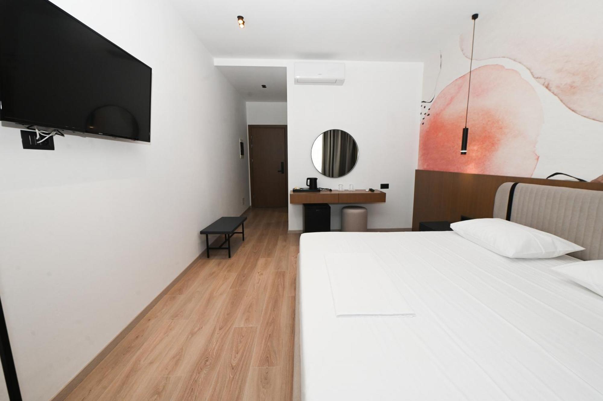 Monun Hotel Ksamil Eksteriør billede
