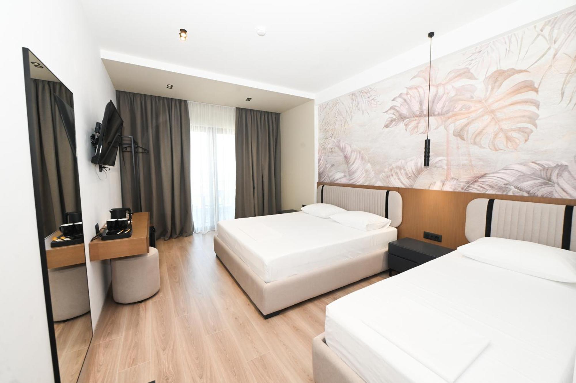 Monun Hotel Ksamil Eksteriør billede