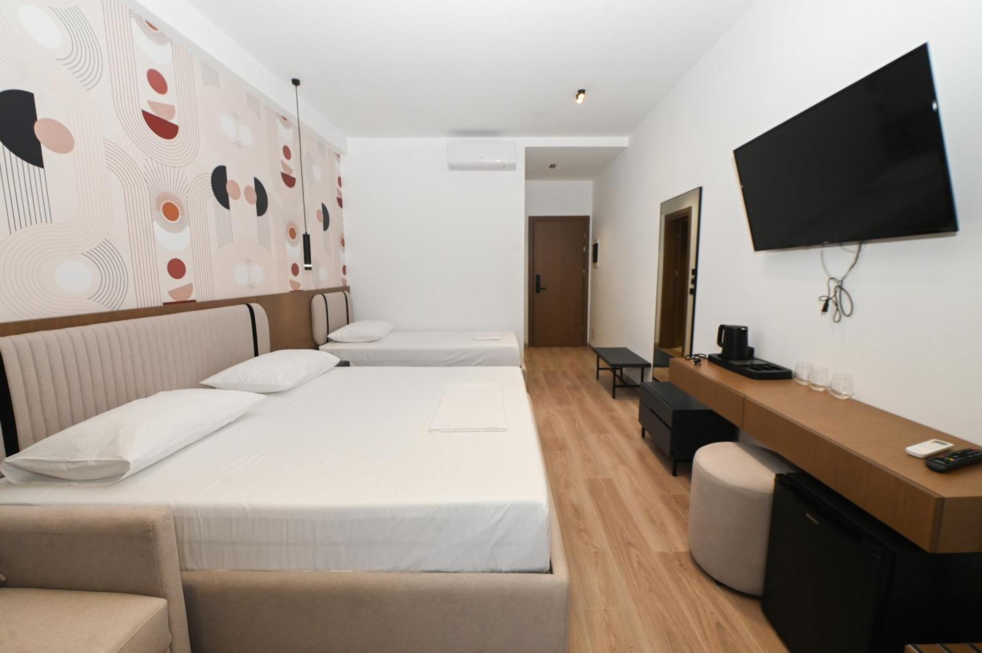 Monun Hotel Ksamil Eksteriør billede
