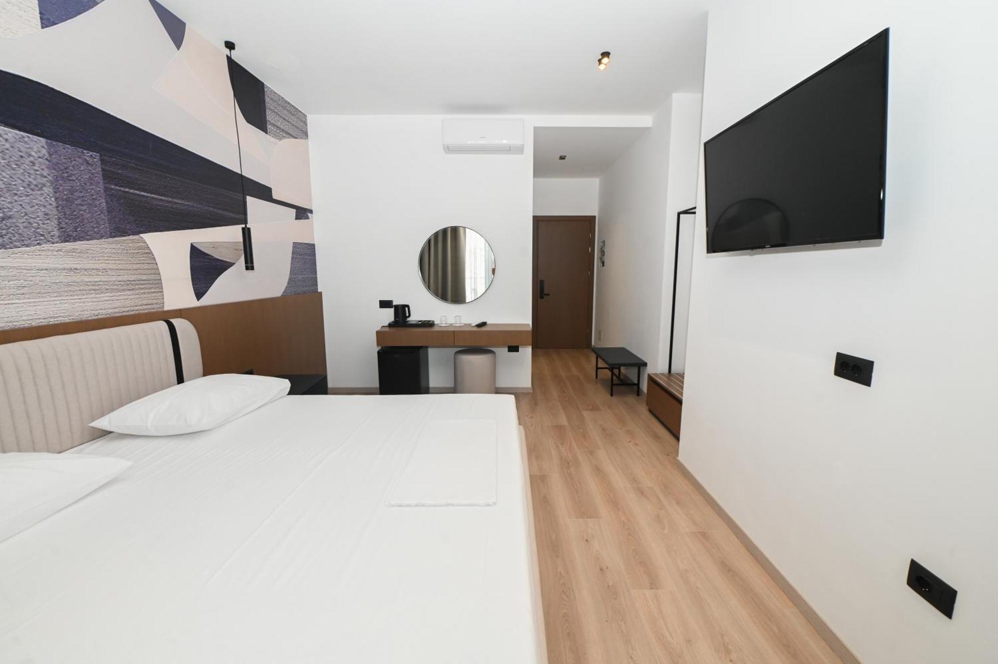 Monun Hotel Ksamil Eksteriør billede