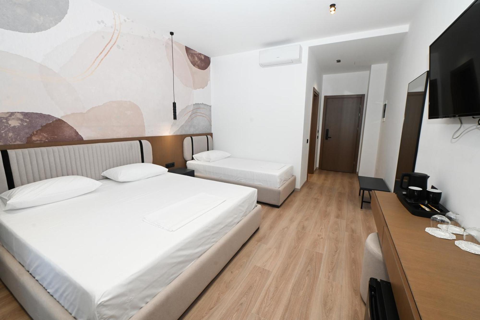 Monun Hotel Ksamil Eksteriør billede